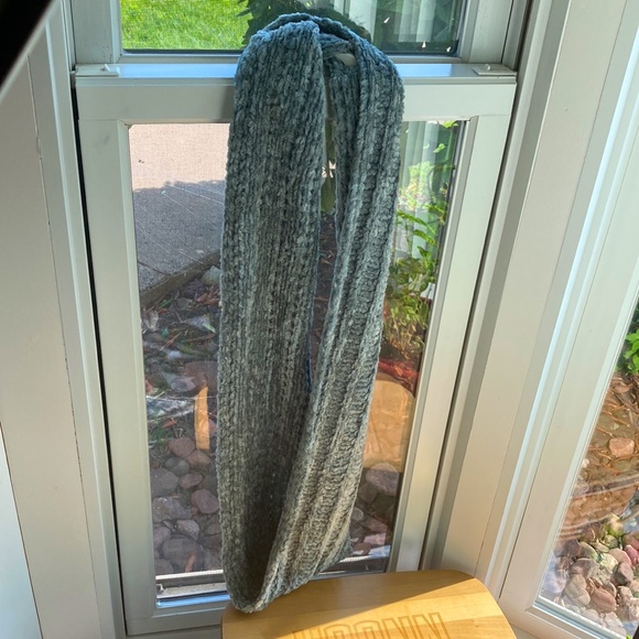 Gray Acrylic Infinity Scarf - Picture 5 of 5